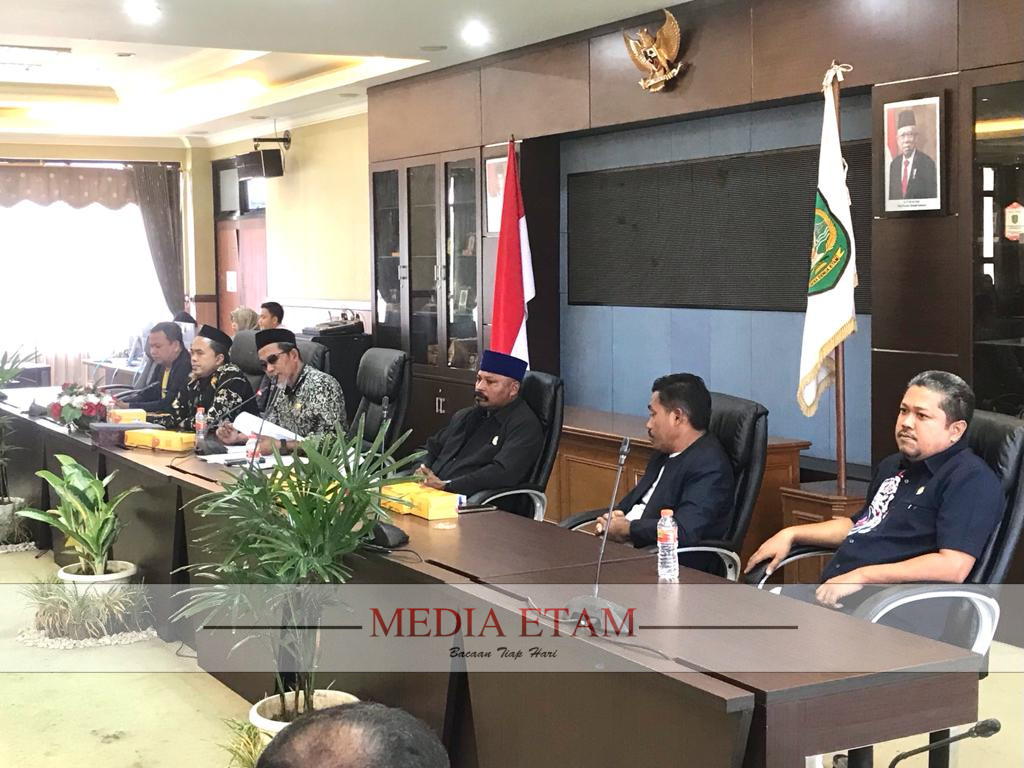 RDP tindaklanjut dari peninjauan Anggota DPRD Kukar di lokasi jalan yang rusak. (Indah, Mediaetam.com)