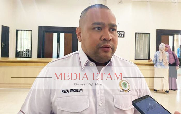 Ketua Komisi IV DPRD Kalimantan Timur, Akhmed Reza Fachlevi saat diwawancarai awak media usai RDP bersama Disdikbud (Foto: Iswanto/Mediaetam.com).
