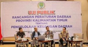 Pansus Raperda Pengelolaan Keuangan Daerah saat melaksanakan uji publik di Jakarta (Foto: Humas DPRD Kaltim).