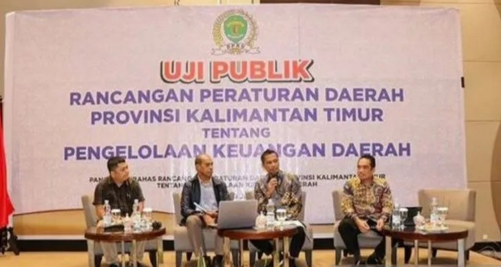 Pansus Raperda Pengelolaan Keuangan Daerah saat melaksanakan uji publik di Jakarta (Foto: Humas DPRD Kaltim).