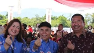 Anggota DPRD Kaltim, Ekti Imanuel (kanan) saat menghadiri Penas di Kota Padang (Foto: Humas DPRD Kaltim).