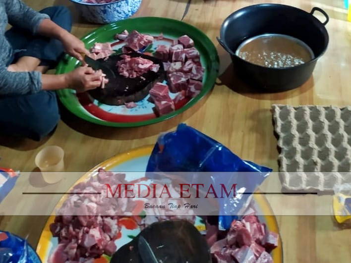 Pemotongan hewan kurban. (Indah, Mediaetam.com)