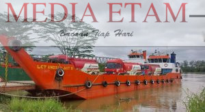 LCT sewa mandiri Pertamina mulai mendistribusikan BBM ke wilayah pesisir selatan Berau. [Elton Wada / Mediaetam.com]