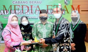 Bayu Saputra, SE., Sekretaris Umum HMI Cabang Berau (depan-kanan)