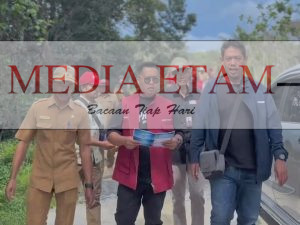 Wabup Kukar Rendi Solihin saat melakukan pemantauan Insfratruktur Jalan. (Indah, Mediaetam.com)