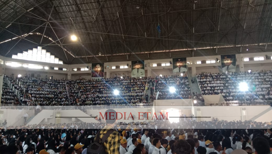 Foto : Pelaksanaan Pengenalan Kehidupan kampus Mahasiswa Baru (PKKMB) tahun 2023 Universitas Mulawarman di GOR 27 September ( Mujahid, Mediaetam.com)