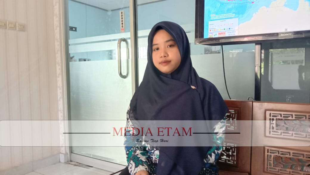 Foto : Wiwik Indasari Azis Prakirawan BMKG Kota Samarinda Saat Ditemui di Kantor BMKG Kota Samarinda . (Mujahid, Mediaetam.com)
