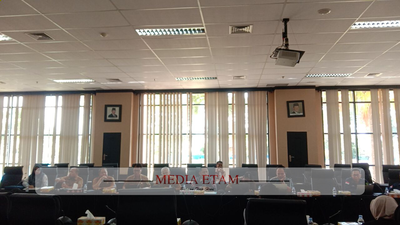 Foto : Rapat Dengar Pendapat oleh komisi III DPRD Kaltim Terkait Kinerja Perusahaan Daerah Ketenagalistrikan dan Pembagian Deviden dengan PT. Cahaya Fajar Kaltim (Mujahid, Mediaetam.com)