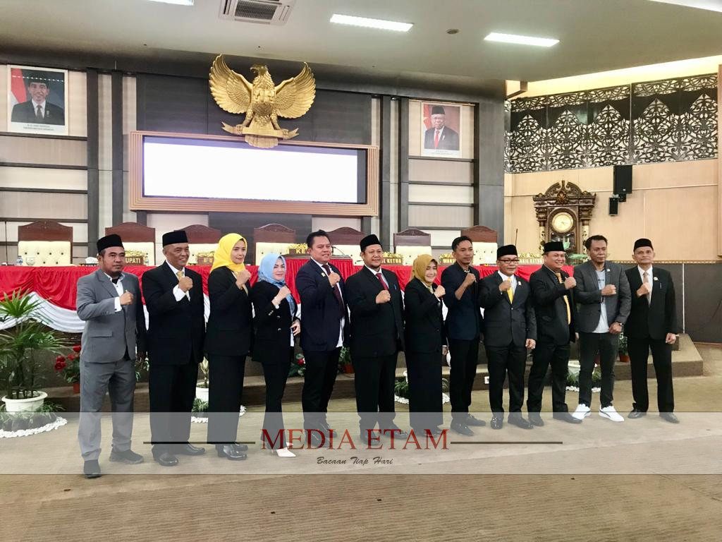 Pelantikan lima anggota DPRD Kukar dari Partai Golkar dan Partai Perindo. (Indah, Mediaetam.com)