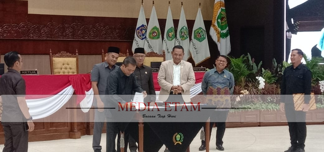 Foto : Penandatangan Kesepakatan Rancangan Perubahan KUA PPAS TA 2023 dan 2024 oleh DPRD Kaltim dan Pemprov Kaltim (Mujahid,Mediaetam.com)