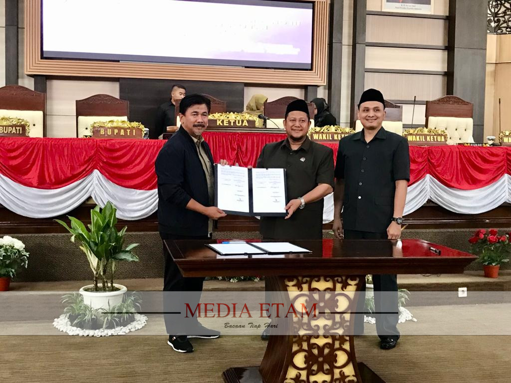 Laporan badan anggaran dan kesepakatan bersama pada rancangan KUA dan PPAS APBD 2023. (Indah, Mediaetam.com)