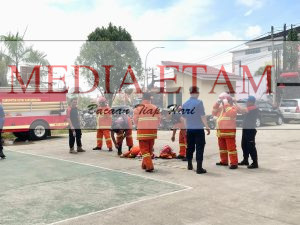 Lomba lari regu penyelamatan Disdamkar dan Penyelamatan Kukar. (Indah, Mediaetam.com)