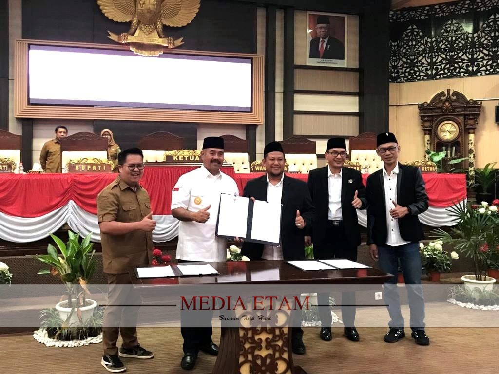 Pengesahan APBD Perubahan 2023 Kukar. (Indah, Mediaetam.com)