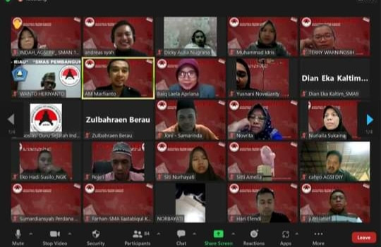 Para Guru Sejarah Saat Belajar Jurnalistik (dokumen AGSI Kaltim)