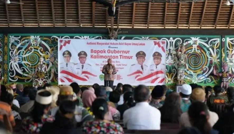 Gubernur Isran Noor saat sambangi MHA Kayan Umaq Lekan (Dokumen Biro Adpim Pemprov Kaltim)