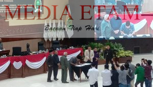 Foto : Penandatanganan Persetujuan antara DPRD Kaltim Bersama Pemprov Kaltim Terkait Pengesahan Raperda APBD Perubahan 2023 (Mujahid/Mediaetam.com)