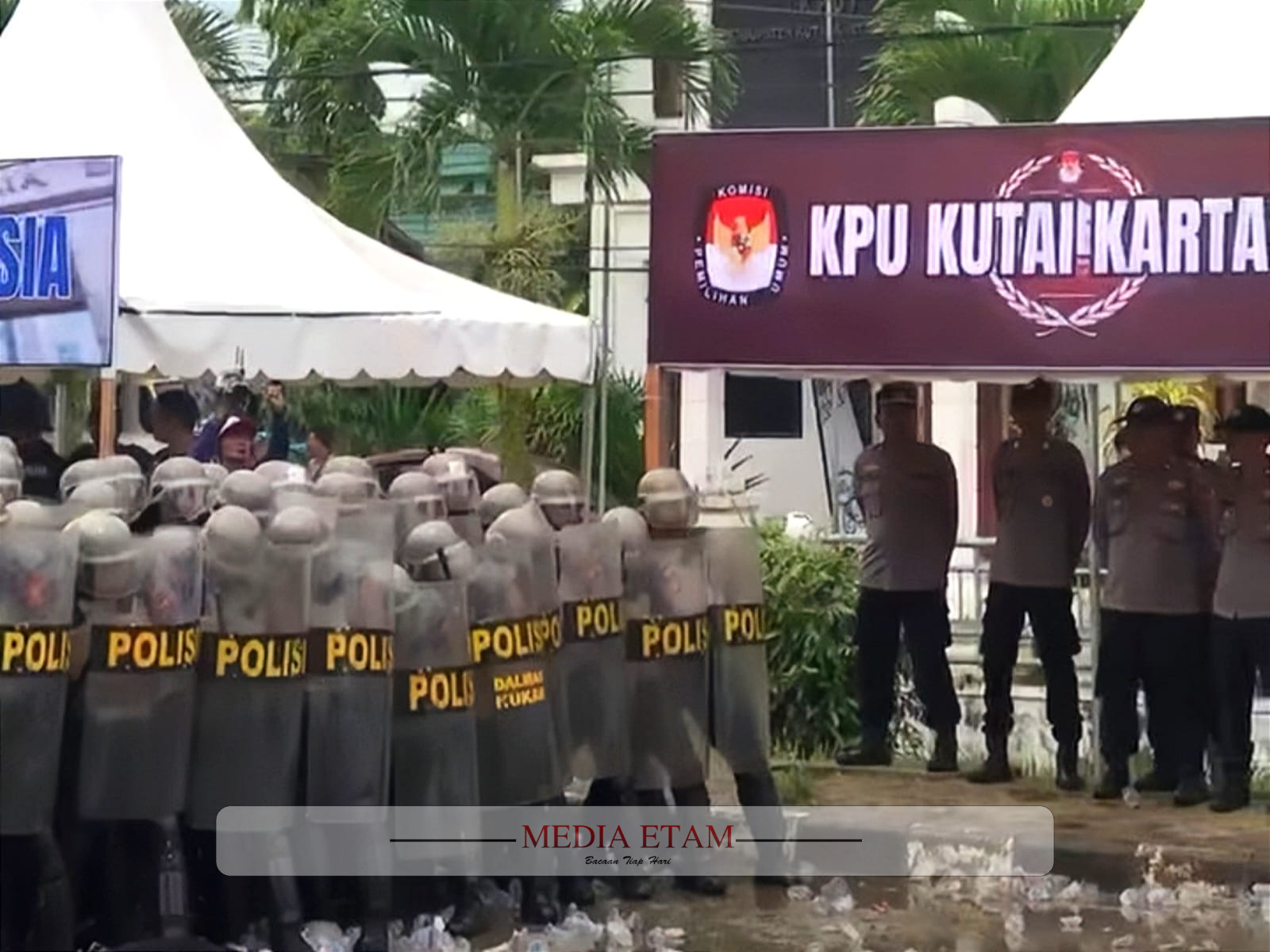Simulasi Sispamkota dan Deklarasi Pemilu Damai 2024 di Kukar. (Indah, Mediaetam.com)
