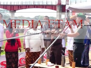 Pembukaan Kegiatan Lomba Olahraga Tradisional Erau Adat Pelas Benua 2023. (Indah, Mediaetam.com) Pembukaan Kegiatan Lomba Olahraga Tradisional Erau Adat Pelas Benua 2023. (Indah, Mediaetam.com)