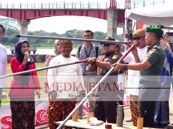 Pembukaan Kegiatan Lomba Olahraga Tradisional Erau Adat Pelas Benua 2023. (Indah, Mediaetam.com)