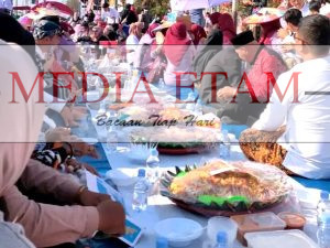 Acara Beseprah di Jalan Diponegoro, Tenggarong. (Indah, Mediaetam.com)
