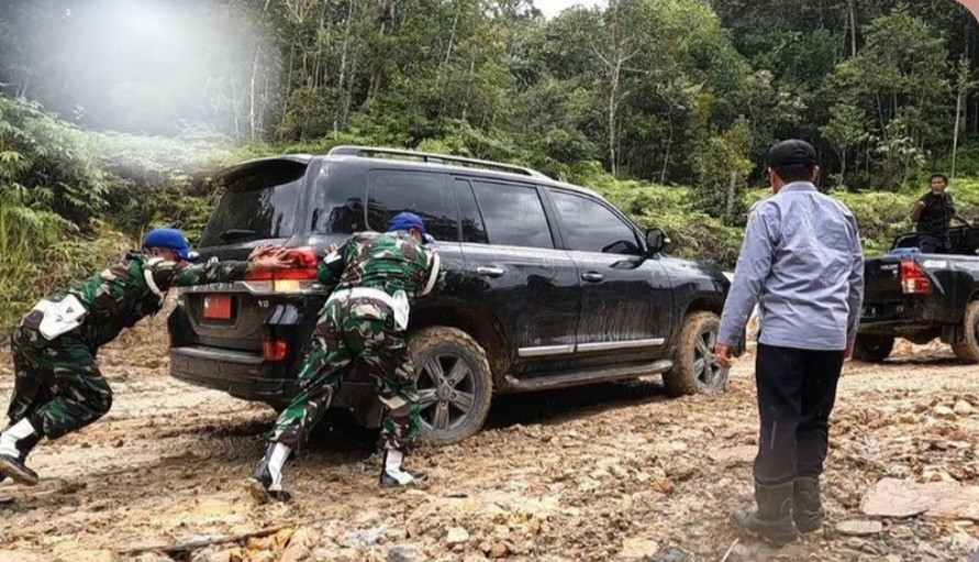 beratnya perjalanan Gubernur dan Wagub menuju wilayah barat. (Humas Pemprov Kaltim)