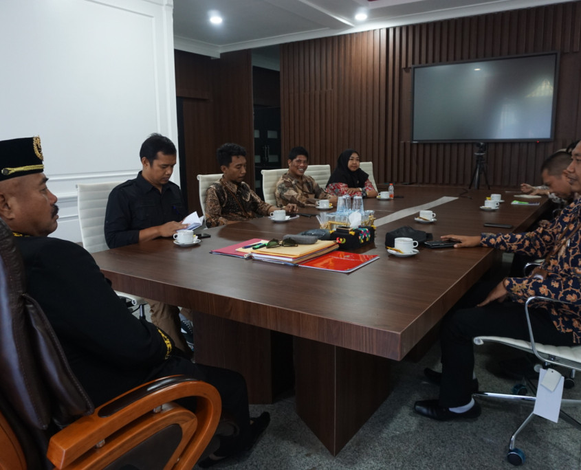 Pertemuan Bupati Edi Damansyah dengan para komisioner Bawaslu (Foto: Istimewa)