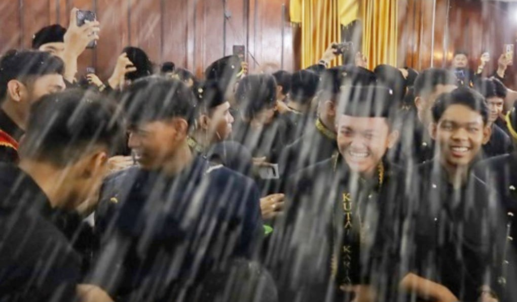 Perang Beras Meriahkan Bepelas Malam Keenam (Foto: Istimewa)