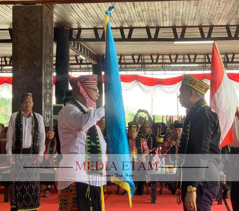 Prosesi pelantikan pengurus Ikamba cabang Kutai Barat (Foto: Istimewa/Mediaetam.com).