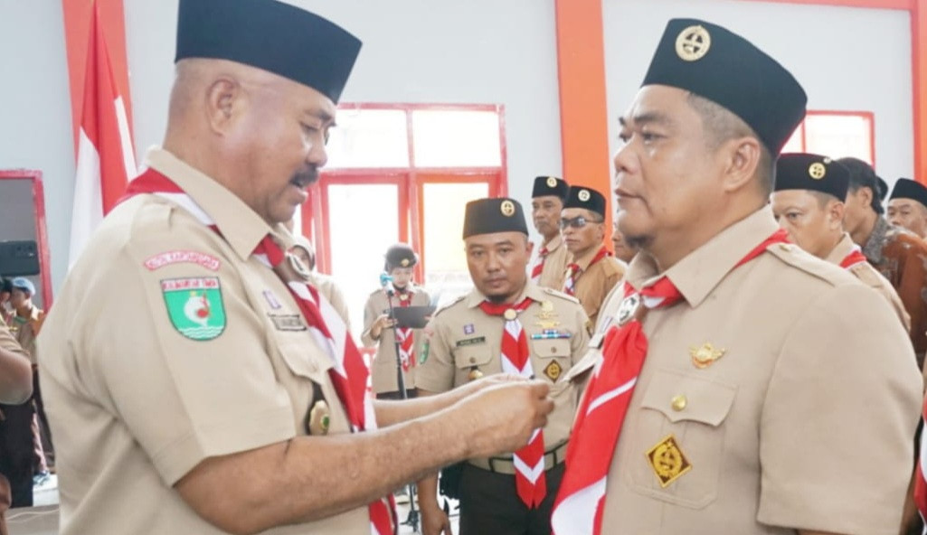 Edi Damansyah saat melakuka pelantikan di Sebulu (foto Istimewa)
