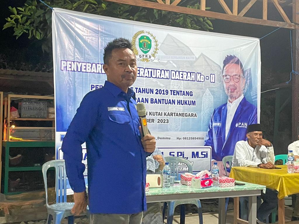 Foto : Baharuddin Demmu Anggota DPRD Kaltim Saat Melakukan Sosialiasi Perda No.5 Tahun 2019 Tentang Layanan Bantuan Hukum Gratis di Desa L3 Bangun Rejo, Tenggarong Seberang (Mujahid/Mediaetam.com)