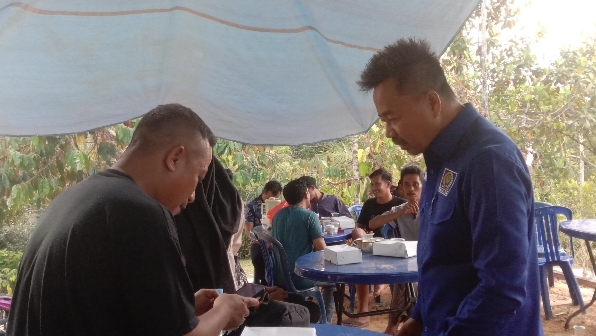 Foto : Baharuddin Demmu Saat Mengunjungi Desa Tani Bakti beberapa waktu lalu (Mujahid/Mediaetam.com)