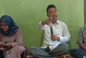 Foto : Baharuddin Demmu Saat Mengunjungi Desa Perangat Selatan Beberapa waktu lalu (Mujahid /Mediaetam.com)