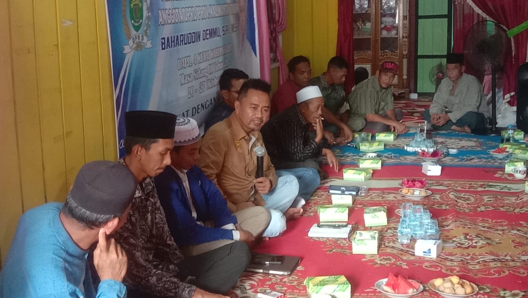 Foto : Baharuddin Demmu Saat Melaksanakan Reses di Kelurahan Bukit Merdeka, Kecamatan Samboja (Mujahid/Mediaetam.com,)