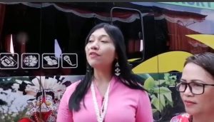 Kepala Dispar Kubar, Yuyun Diah Setyorini saat diwawancarai awak media.