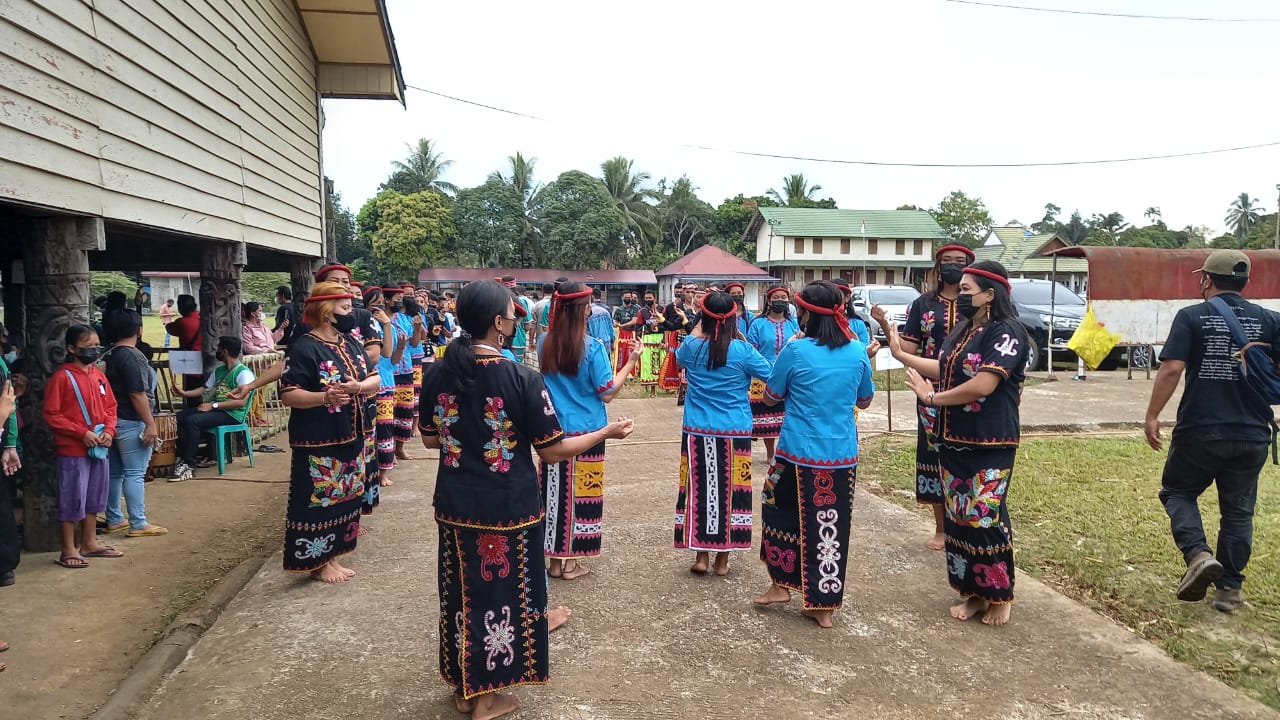Ilustrasi warga Kampung Linggang Melapeh saat mengadakan festival beberapa waktu lalu. (Mediaetam.com)
