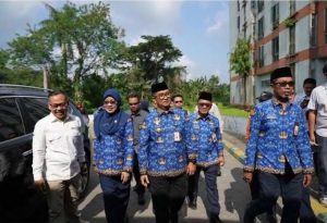Pj Gubernur saat meninjau hotel