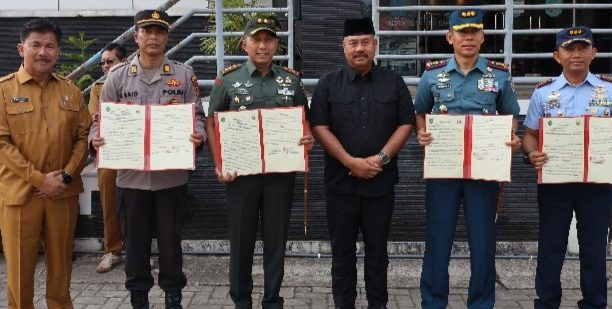 Penandatanganan kerja sama oleh Pemkab Kukar dan pihak terkait. (Foto Istimewa)