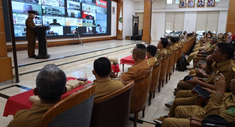 Asisten 1 saat dalam pertemuan dengan camat dan kades (Foto Istimewa)