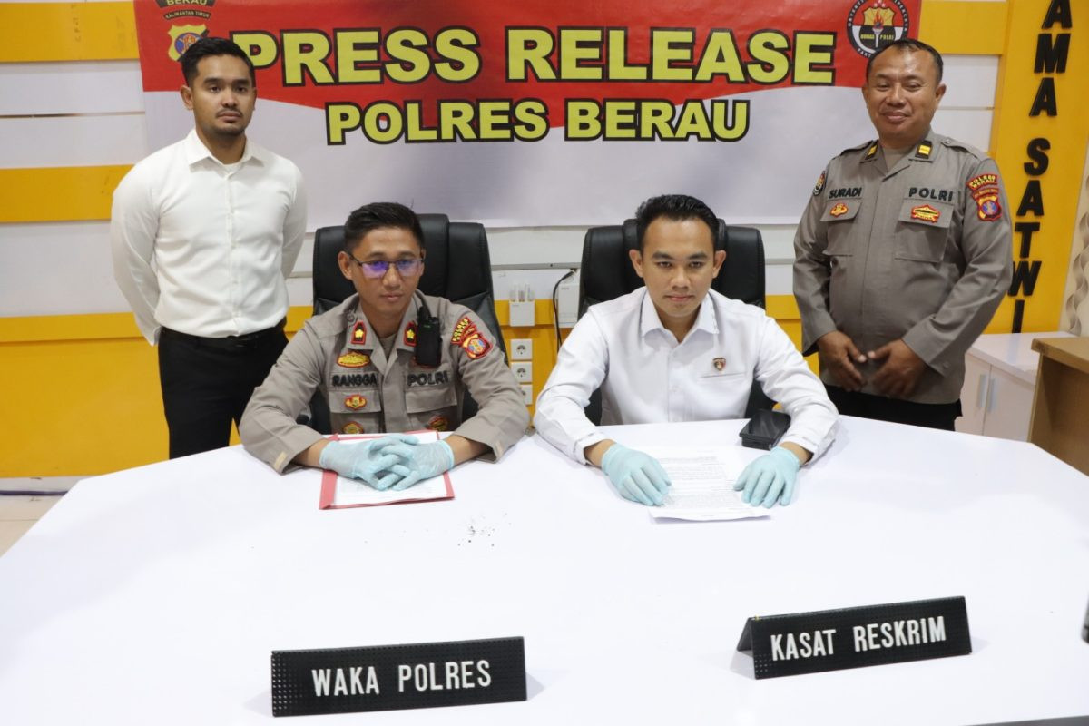 Keterangan pers oleh polisi (Humas Polda Kaltim)