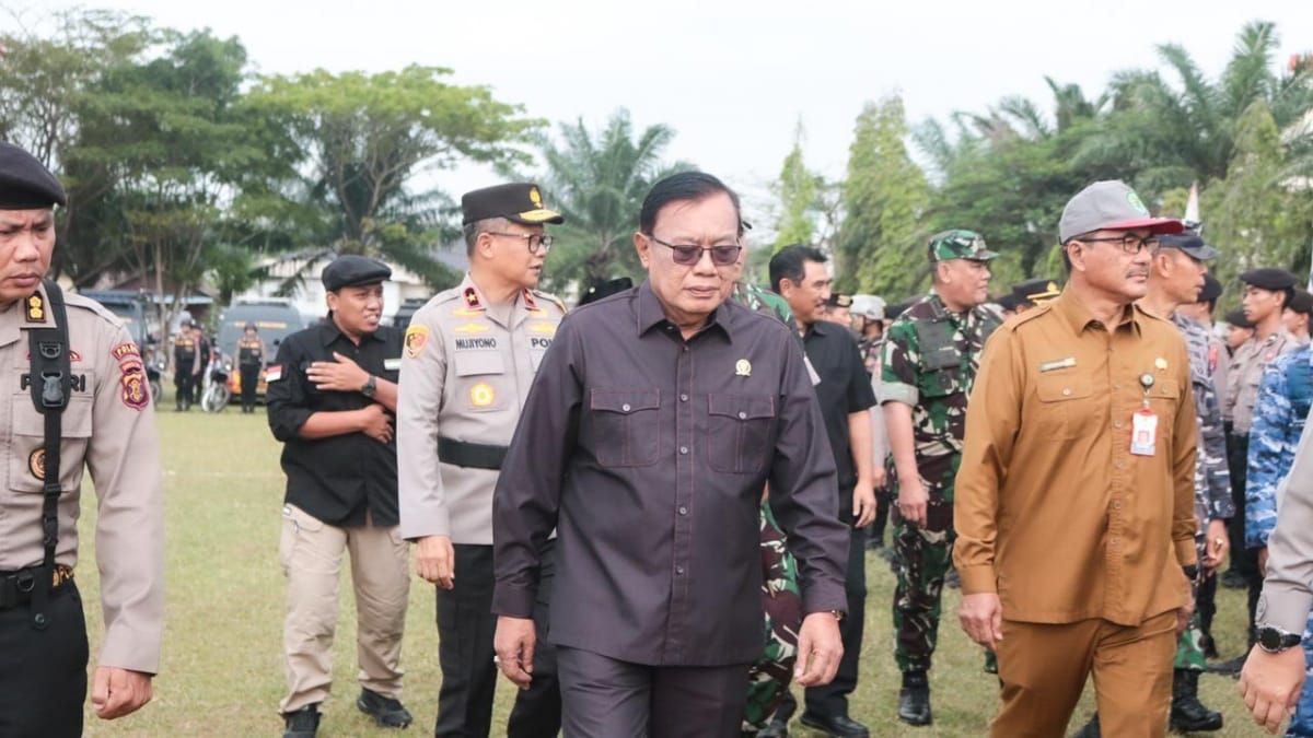 foto : Mewakili pimpinan, Wakil Ketua Komisi I DPRD Kaltim Yusuf Mustafa mengikuti Apel Gelar Pasukan Operasi Kepolisian Terpusat Mantap Brata Mahakam 2023-2024 beberapa waktu lalu (dok.dprd Kaltim)