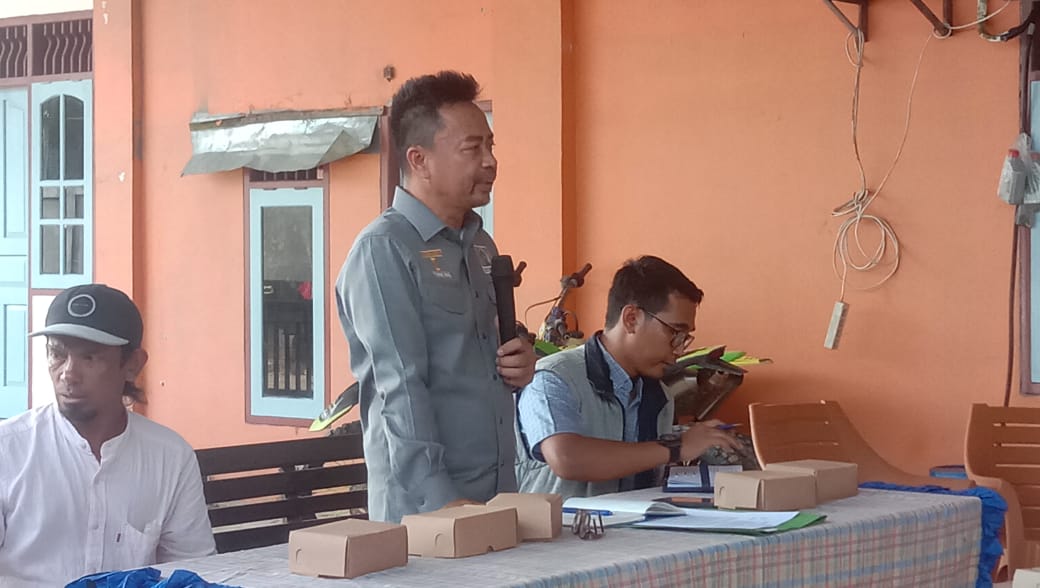 Foto : Baharuddin Demmu saat melakukan serap aspirasi di desa Sebuntal (Mujahid/Mediaetam.com)