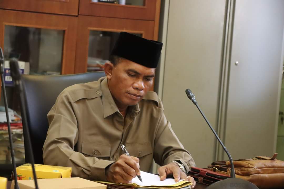Ketua Komisi IV DPRD Kutai Kartanegara (Kukar), Baharuddin. Ia menyoroti sejumlah kegiatan pembangunan fisik sekolah yang dicoret oleh Dinas Pendidikan dan Kebudayaan (Disdikbud) Kukar.