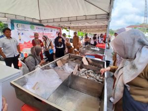 Ketua Dewan Perwakilan Rakyat Daerah (DPRD) Kutai Kartanegara, Abdul Rasid mendukung kegiatan Gerakan Pasar Murah di Kota Raja.