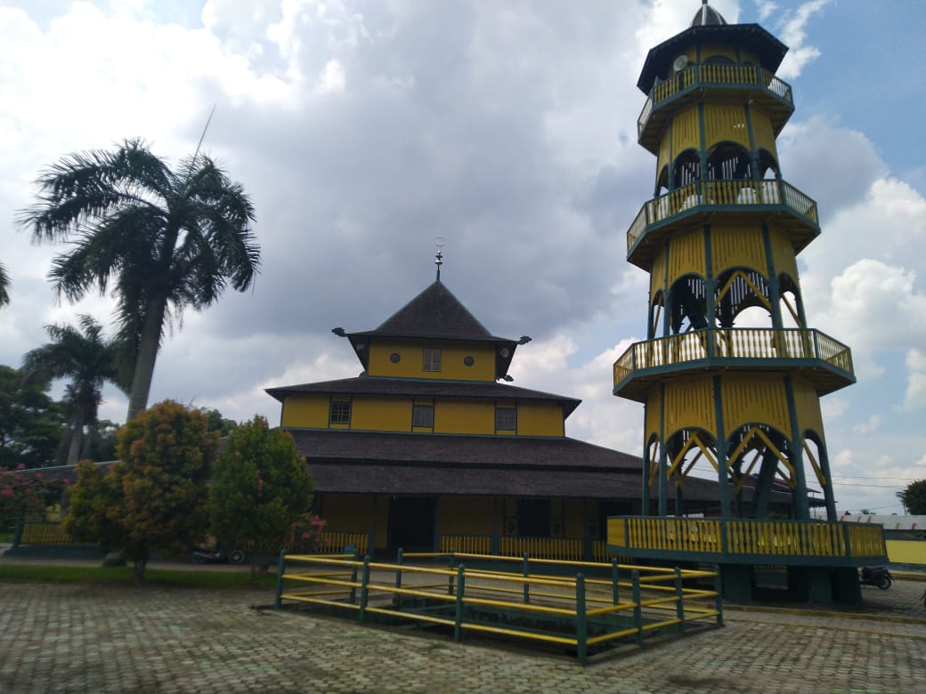 Masjid tua di sekitar kawasan Kampung Ketupat