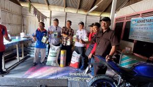 Foto : Penyaluran bantuan kepada kelompok tani nuansa makmur jaya, di desa Jembayan (sumber.instagram @Baharuddin_Demmu)