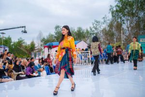 Batik khas Kaltim yang ditampilkan dalam acara Bebaya Berbatik Nusantara (Foto: Iswanto/Mediaetam.com).