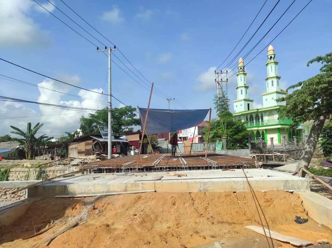 Ket foto : Pembangunan jembatan di jalan Pontianak, Kelurahan Telihan, Kecamatan Bontang Barat