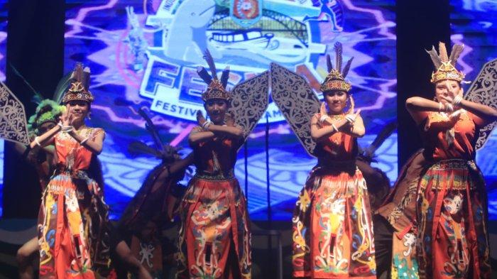 Tampilan tari tradisional khas Kalimantan Timur pada kegiatan Festival Mahakam. (ilustrasi)