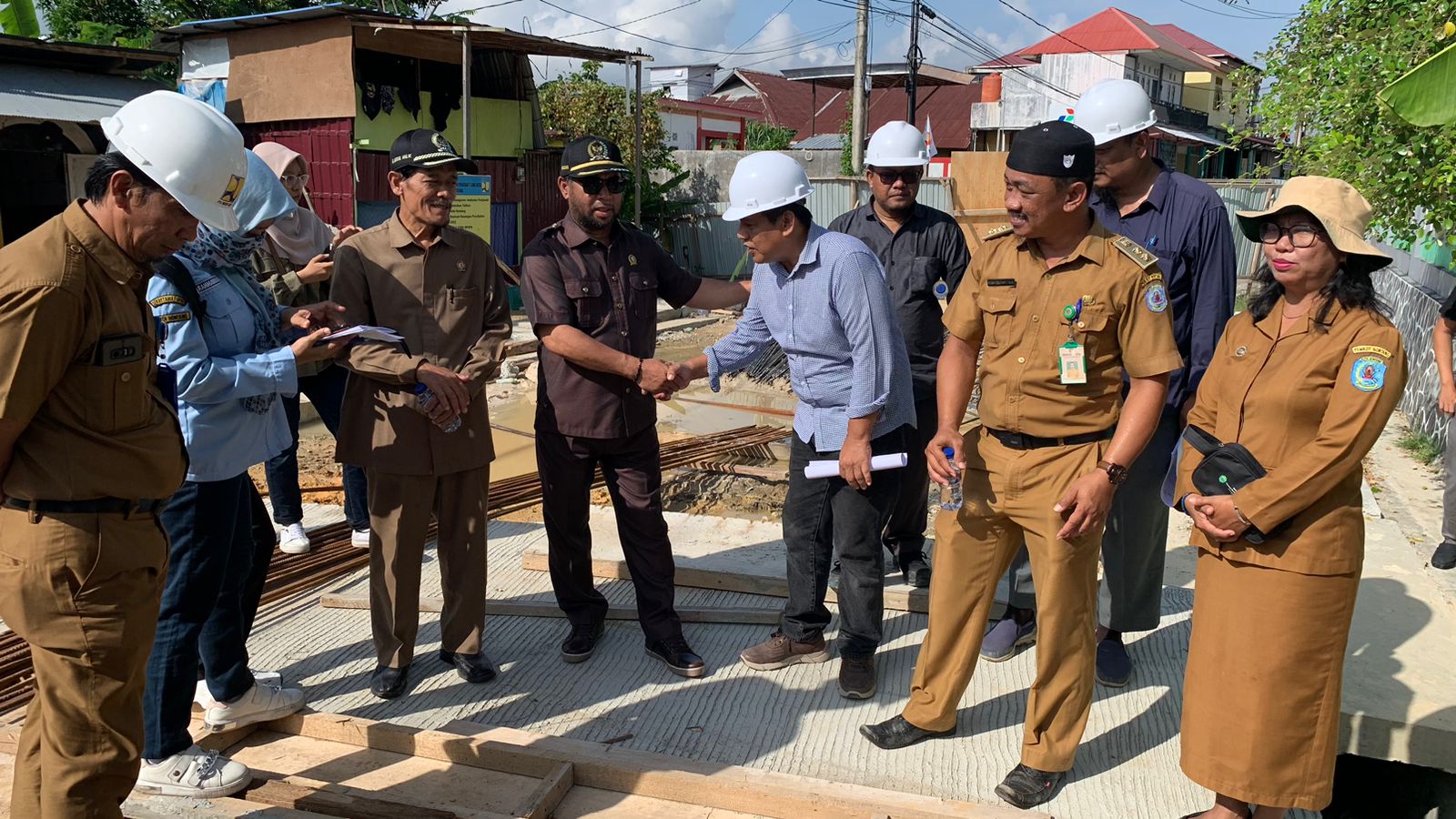 Foto: Kegiatan sidak Anggota Komisi III DPRD Bontang, di Jembatan samping PLTD