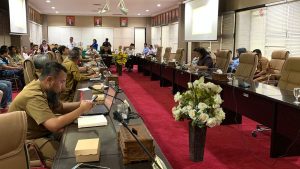 Foto: Anggota DPRD Bontang beserta para jajaran mengadakan rapat terkait buaya Riska